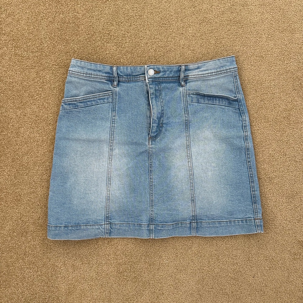 Stretchy denim skirt